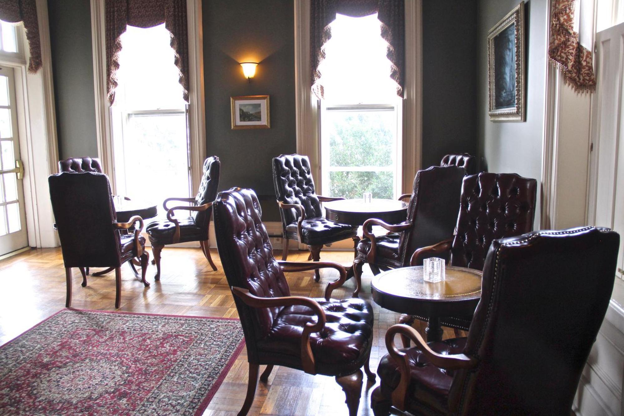 Отель The Joshua Wilton House Харрисонберг Экстерьер фото